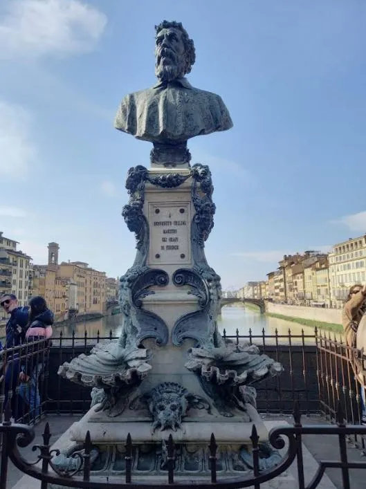 Statue Ponte Vecchio