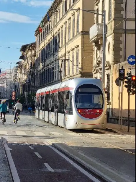 Tram from Florence airport to city center