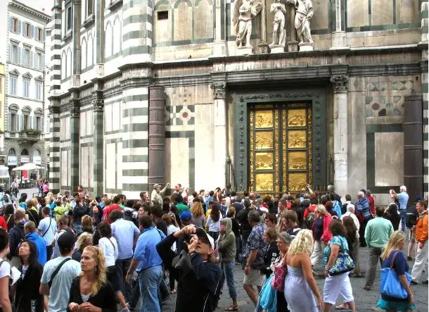 Duomo Florence overcrowded
