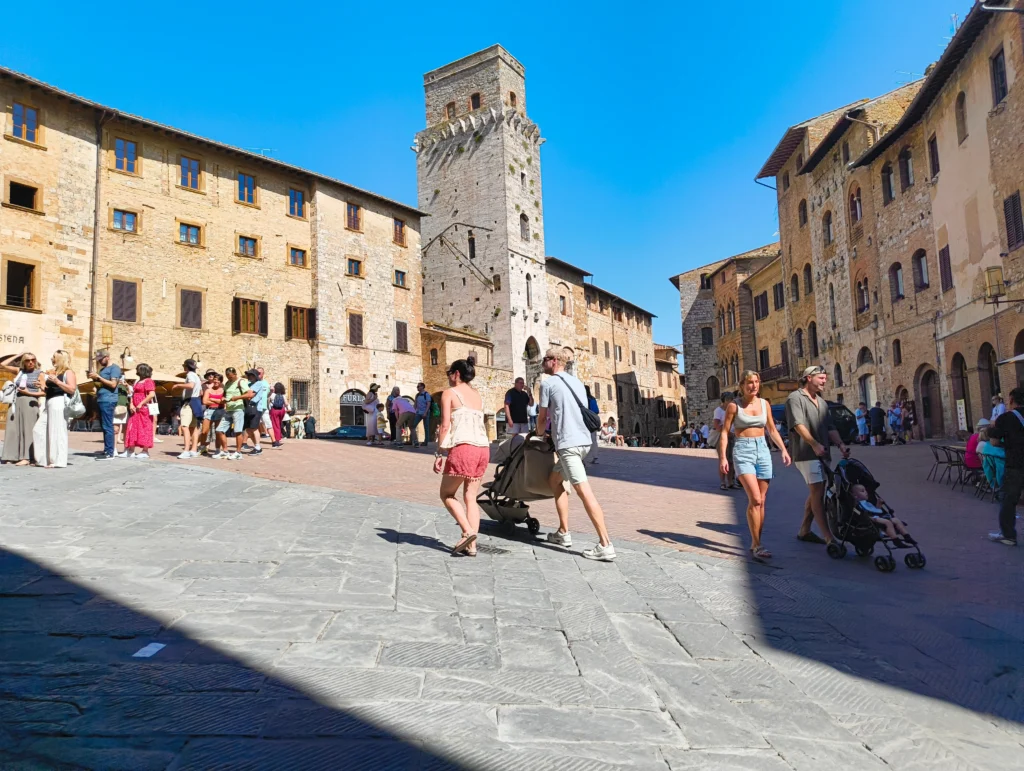Entering Piazza Della Cisterna San Gimignano